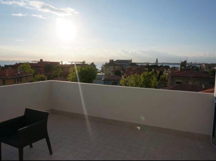 Stylish Penthouse Apartment In Venice Lido, 10 Minutes From Saint Marks Square Lido di Venezia Exterior foto